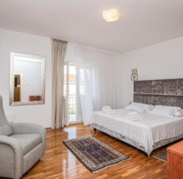 Dada-apartman Bugenvilija Apartment Makarska